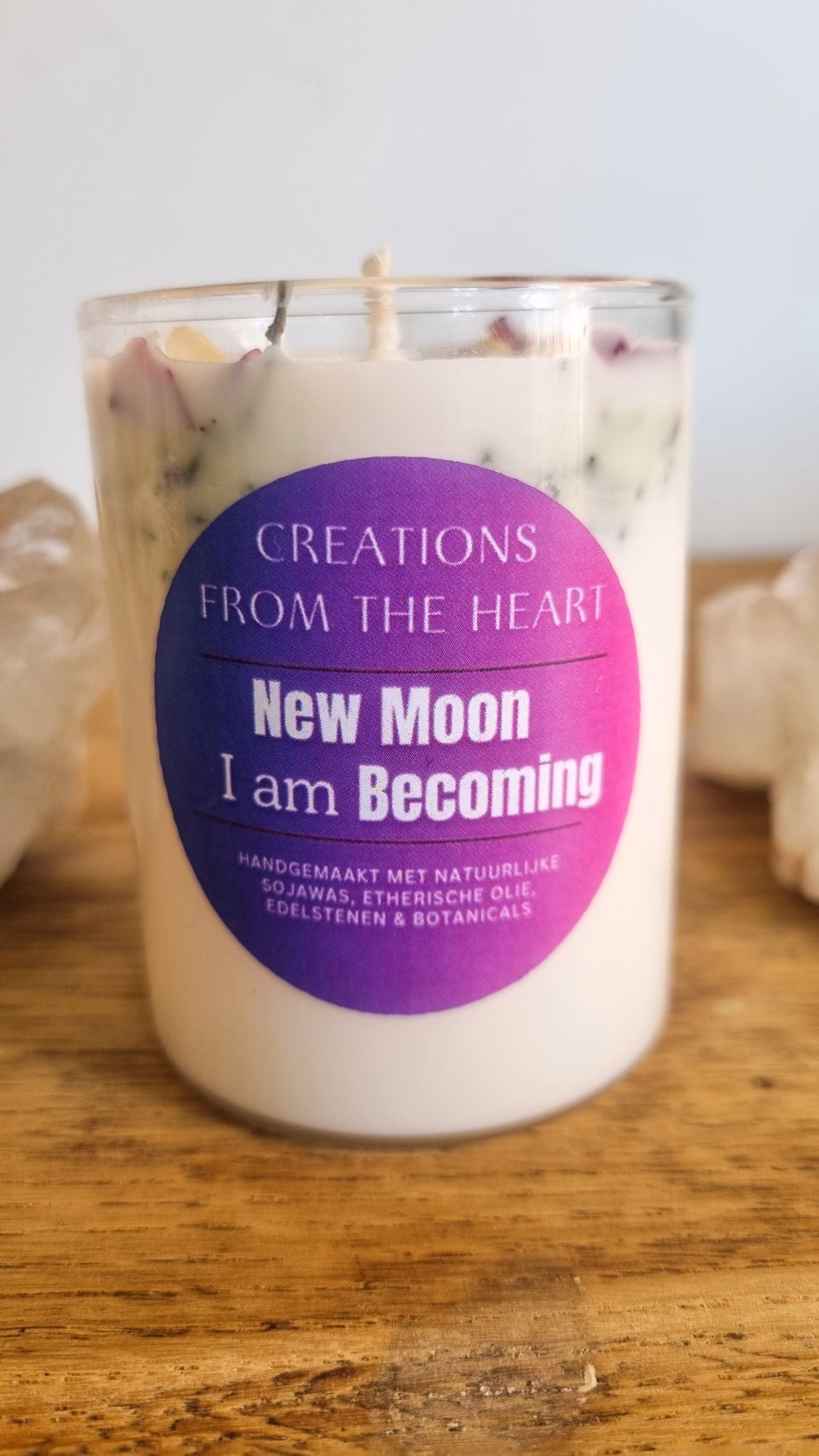 Spirituele nieuwe maan kaars met lavendel, jasmijn, citrien en rozenblaadjes